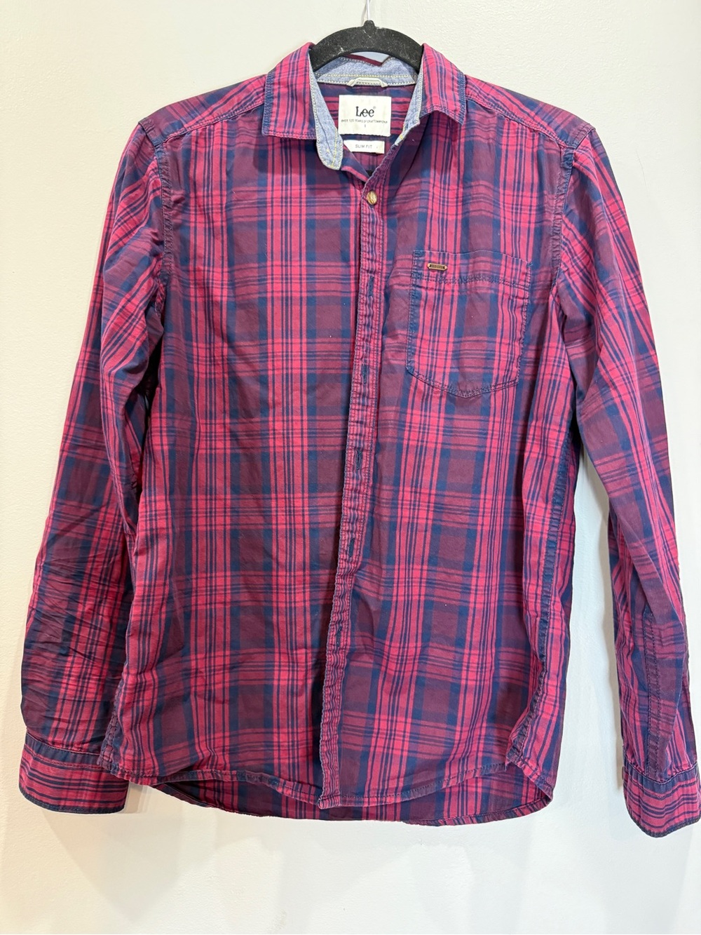 Lee Men’s Pink and Blue Plaid Long-Sleeve Button-Down Shirt